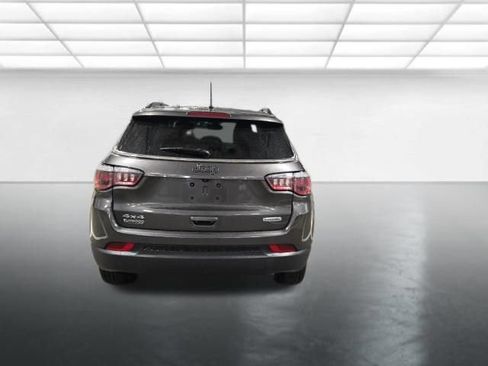 Used 2018 Jeep Compass Latitude w/ Cold Weather Group AWD/4WD image 5