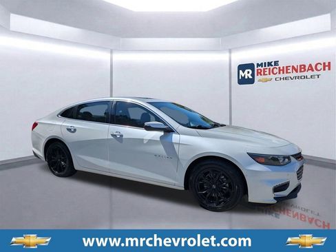 Used 2017 Chevrolet Malibu Premier w/ Premier Sun and Wheel Package FWD image 1
