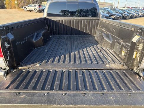 Used 2022 Toyota Tacoma TRD Sport image 12