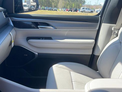 New 2026 Jeep Grand Wagoneer Limited AWD/4WD image 22
