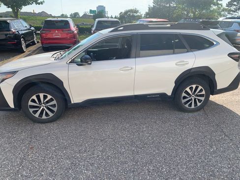 Used 2024 Subaru Outback Premium AWD/4WD image 6