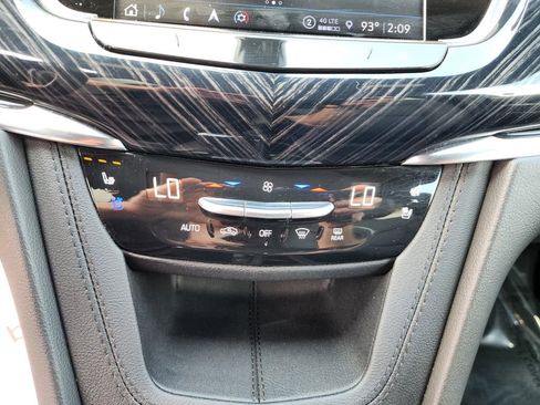 Used 2024 Cadillac XT6 Premium Luxury image 11