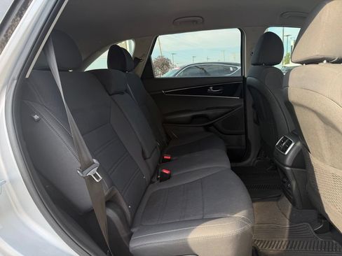 Used 2019 Kia Sorento FWD V6 w/ Option Group 020 image 25