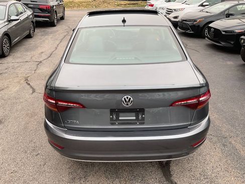 Used 2019 Volkswagen Jetta SE w/ Cold Weather Package FWD image 9