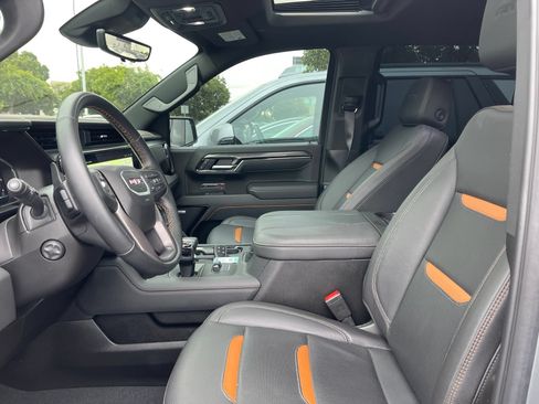 Used 2025 GMC Sierra 1500 AT4 w/ AT4 Premium Package AWD/4WD image 5