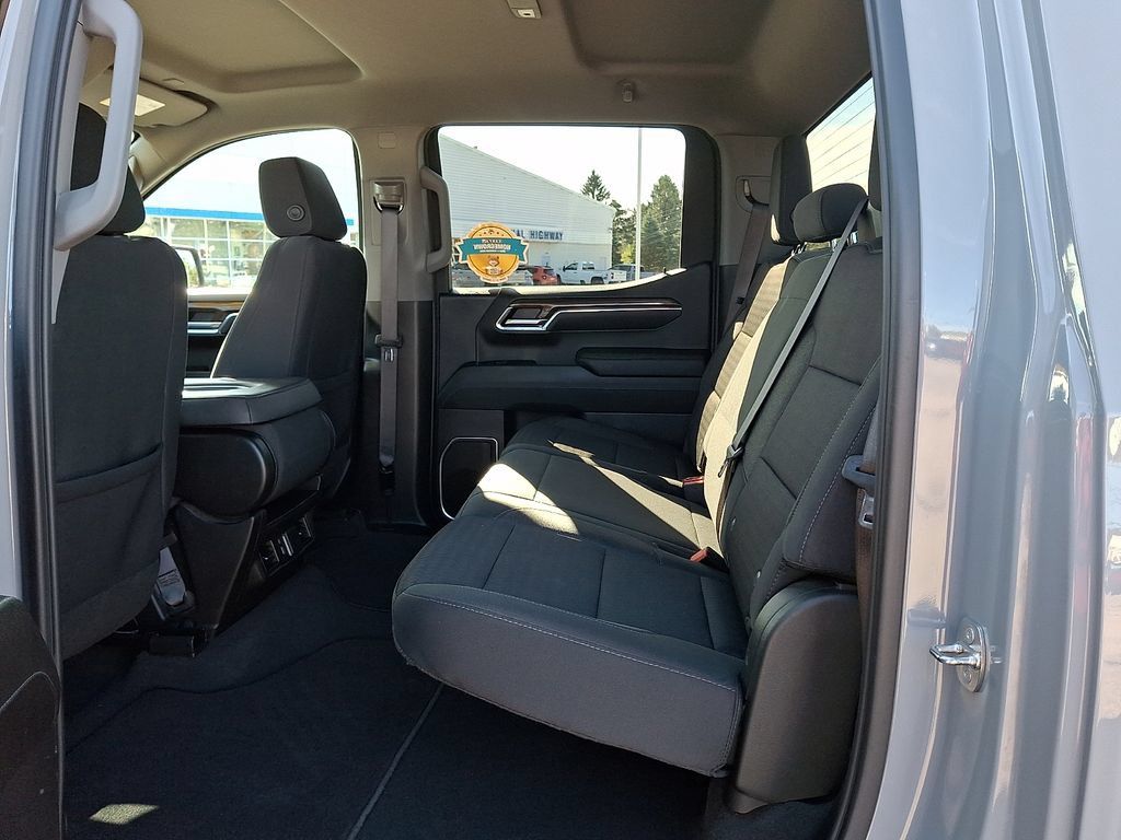 Used 2024 Chevrolet Silverado 1500 LT AWD/4WD image 11