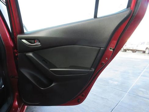 Used 2016 MAZDA MAZDA3 i Sport image 40