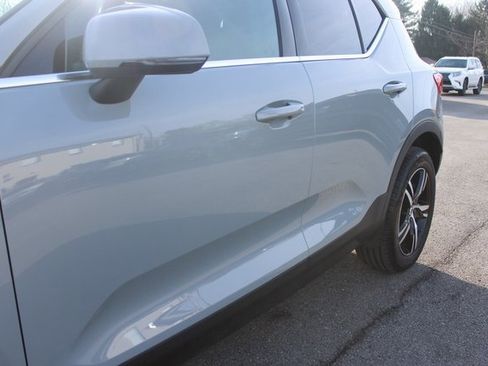 Used 2025 Volvo XC40 B5 Core image 46