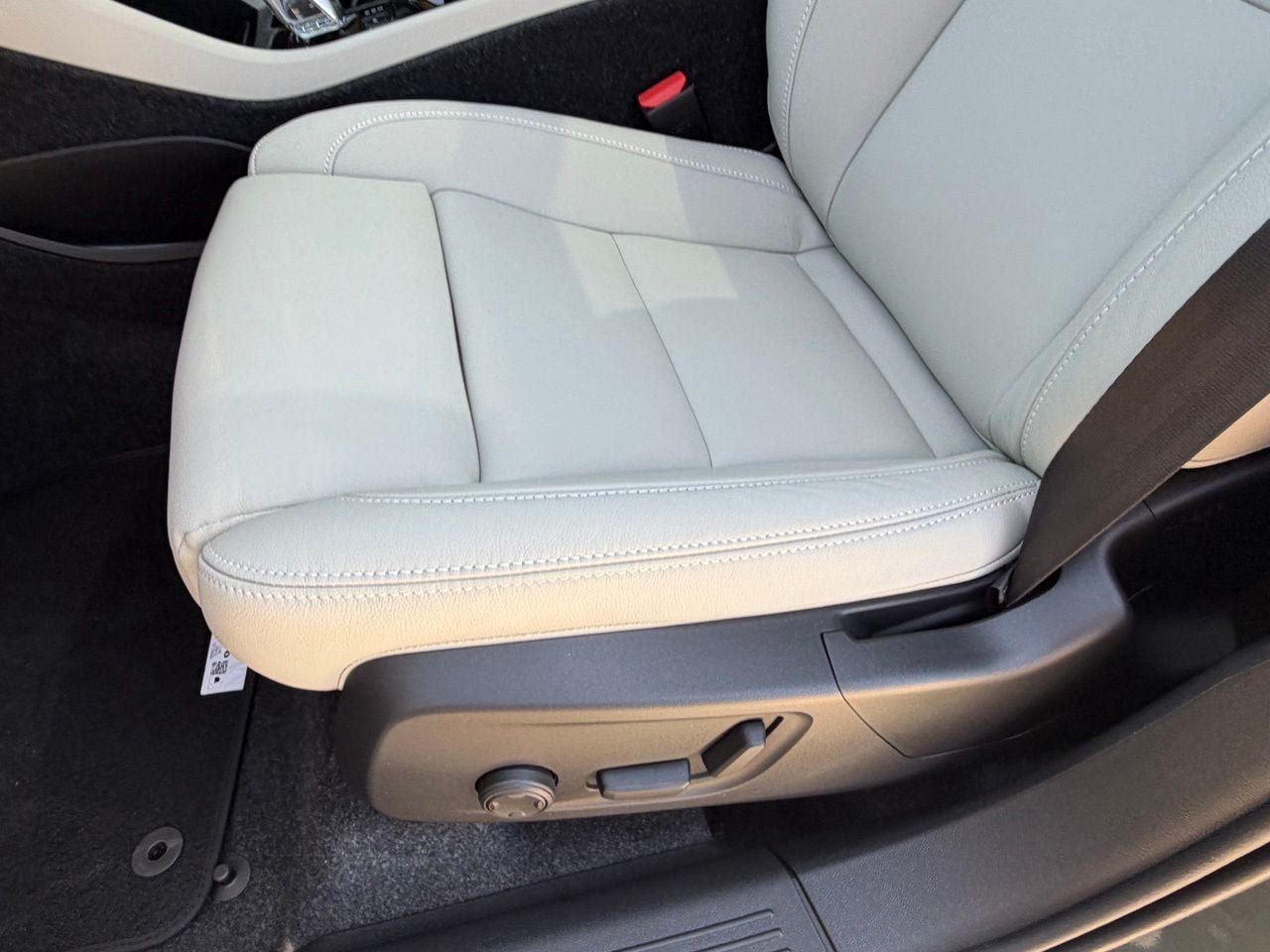 New 2026 Volvo XC40 B5 Ultra w/ Protection Package Premier AWD/4WD image 21