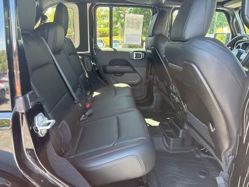 Used 2024 Jeep Wrangler Unlimited Rubicon image 7