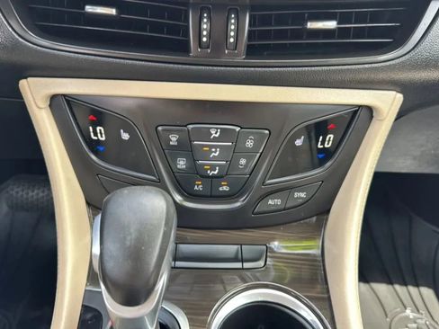 Used 2019 Buick Envision Essence FWD image 30