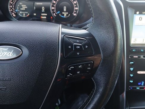 Used 2017 Ford Explorer Platinum image 25