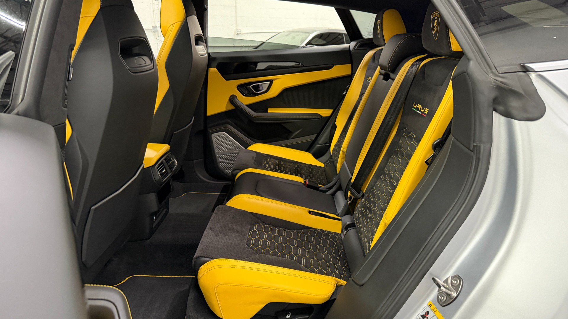 Used 2022 Lamborghini Urus AWD/4WD image 52