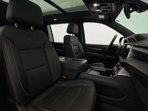 Used 2022 GMC Yukon XL Denali image 42