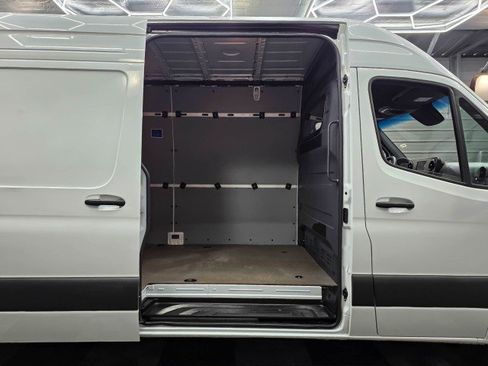 Used 2024 Mercedes-Benz Sprinter 2500 image 10