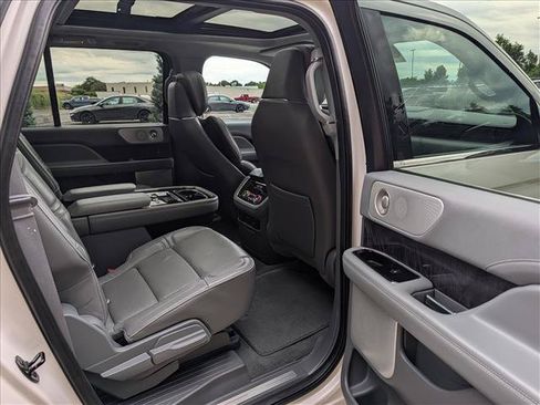 Used 2019 Lincoln Navigator L Reserve w/ Cargo Package AWD/4WD image 16