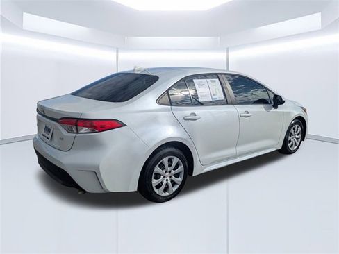 Used 2023 Toyota Corolla LE image 4