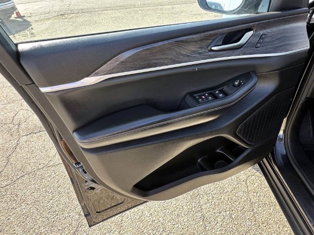 Used 2023 Jeep Grand Cherokee L Limited AWD/4WD image 15