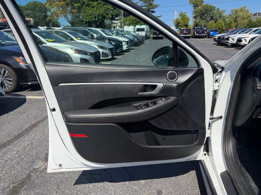Used 2022 Hyundai Sonata SE FWD image 11