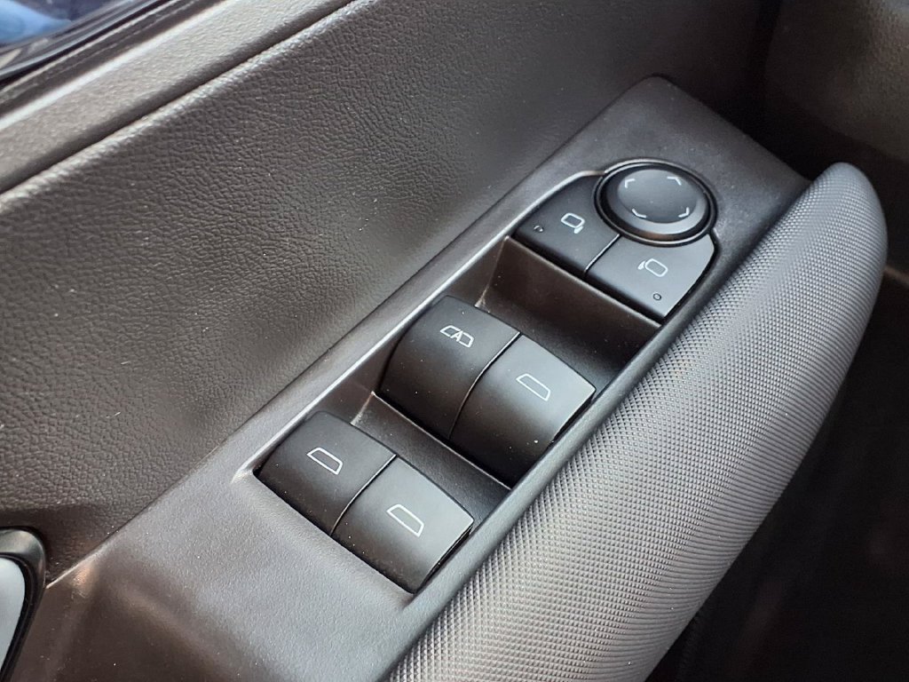 Used 2025 Chevrolet Colorado Z71 AWD/4WD image 19