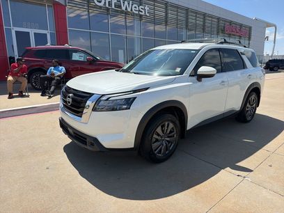 Used 2024 Nissan Pathfinder SV