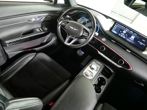 Used 2022 Genesis GV70 3.5T Sport w/ Sport Prestige Package image 9