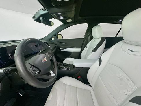 Used 2025 Cadillac XT4 Sport w/ LPO, Onyx Lite Package AWD/4WD image 19