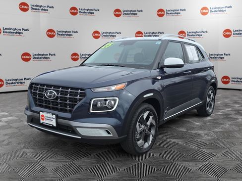 Certified 2025 Hyundai Venue Limited image 3