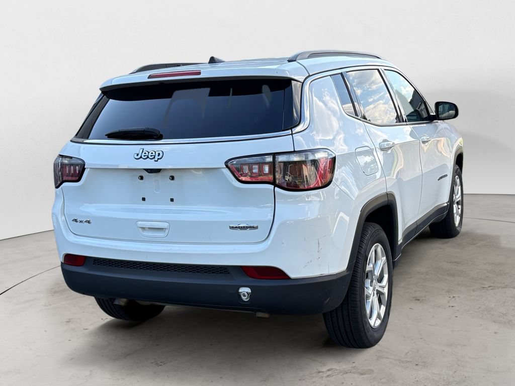 Used 2024 Jeep Compass Latitude AWD/4WD image 3