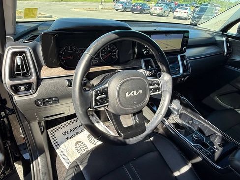 Used 2023 Kia Sorento EX w/ Panoramic Sunroof Package FWD image 18