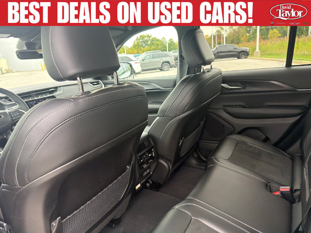 Used 2025 Jeep Grand Cherokee Altitude w/ Trailer Tow Package AWD/4WD image 21