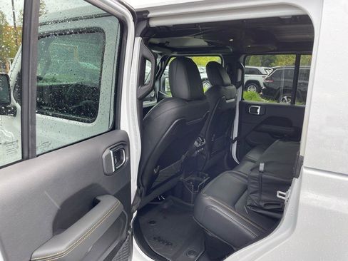 New 2025 Jeep Gladiator High Tide image 29