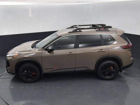 Certified 2025 Nissan Rogue SV image 35