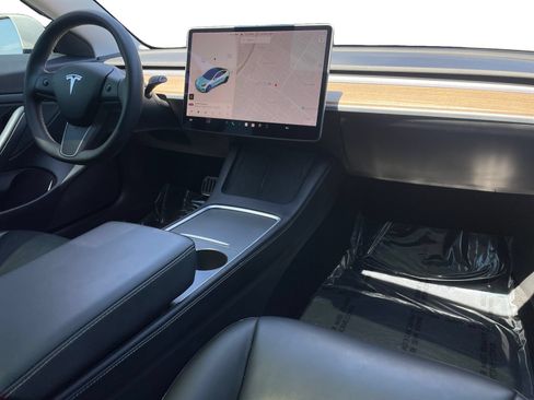 Used 2021 Tesla Model 3 Standard Range Plus RWD image 16