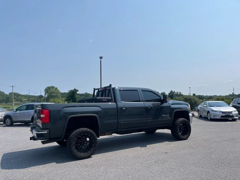 Used 2018 GMC Sierra 2500 SLE w/ HD SLE Preferred Plus Package AWD/4WD image 28