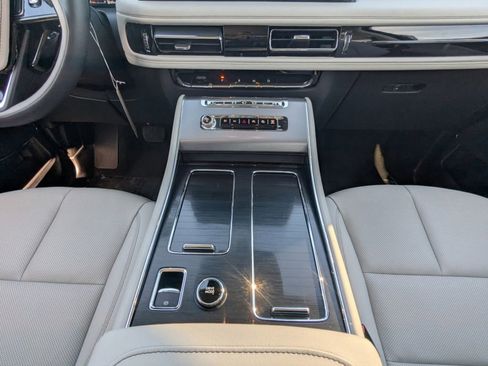 New 2026 Lincoln Aviator Premiere image 19