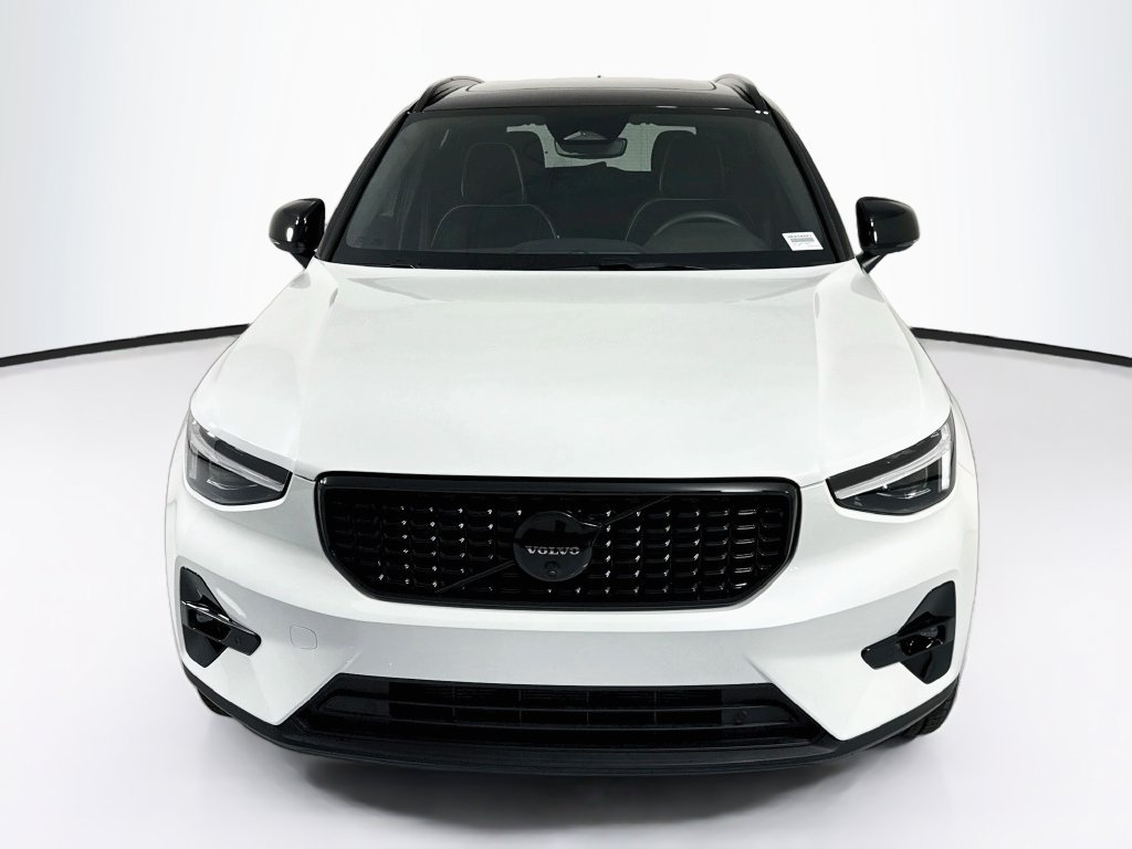 Used 2026 Volvo XC40 B5 Ultra w/ Climate Package AWD/4WD image 2