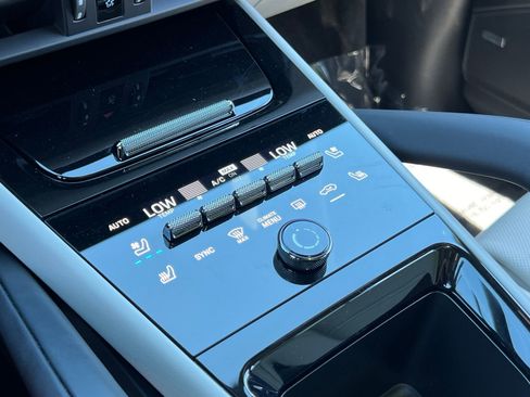 Certified 2025 Porsche Cayenne S AWD/4WD image 32