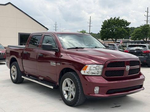 Used 2017 RAM 1500 Express w/ Express Value Package RWD image 4