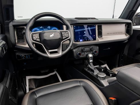Used 2025 Ford Bronco Outer Banks AWD/4WD image 36