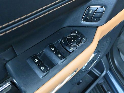 Used 2023 Ford Expedition Platinum image 19