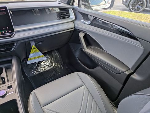 New 2026 Volkswagen Tiguan SE R-Line image 17