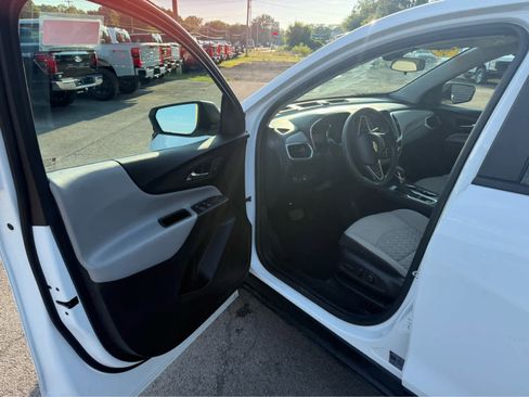 Used 2022 Chevrolet Equinox LS w/ LS Convenience Package image 6