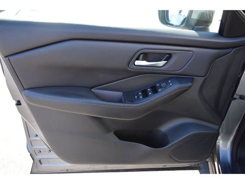 Used 2024 Nissan Rogue SV image 28