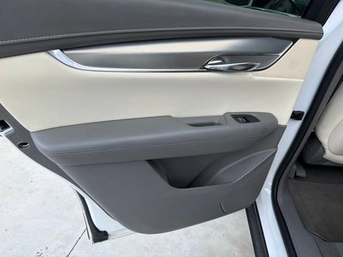 Used 2017 Cadillac XT5 Premium Luxury FWD image 26