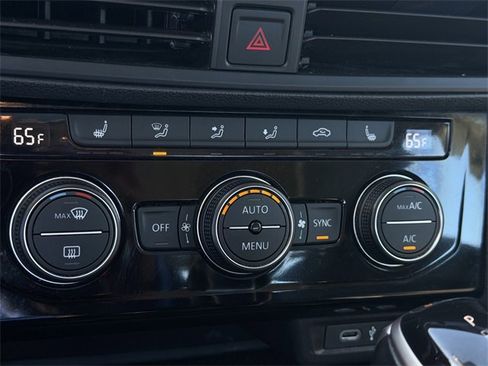 Used 2024 Volkswagen Jetta SE image 18