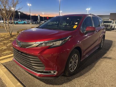 Used 2021 Toyota Sienna XLE