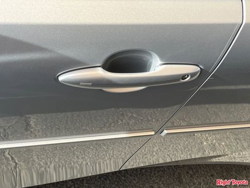 Used 2026 Toyota Prius Plug-In Hybrid FWD image 10