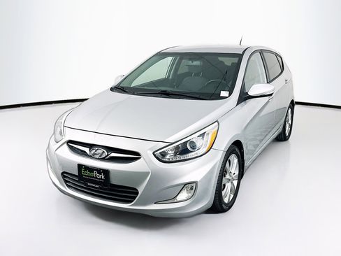 Used 2014 Hyundai Accent SE FWD image 3