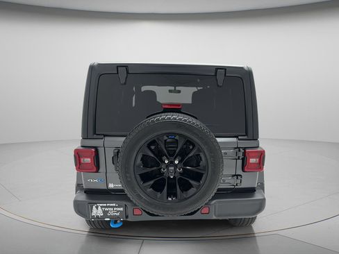 Used 2023 Jeep Wrangler Unlimited Sahara w/ Cold Weather Group AWD/4WD image 5